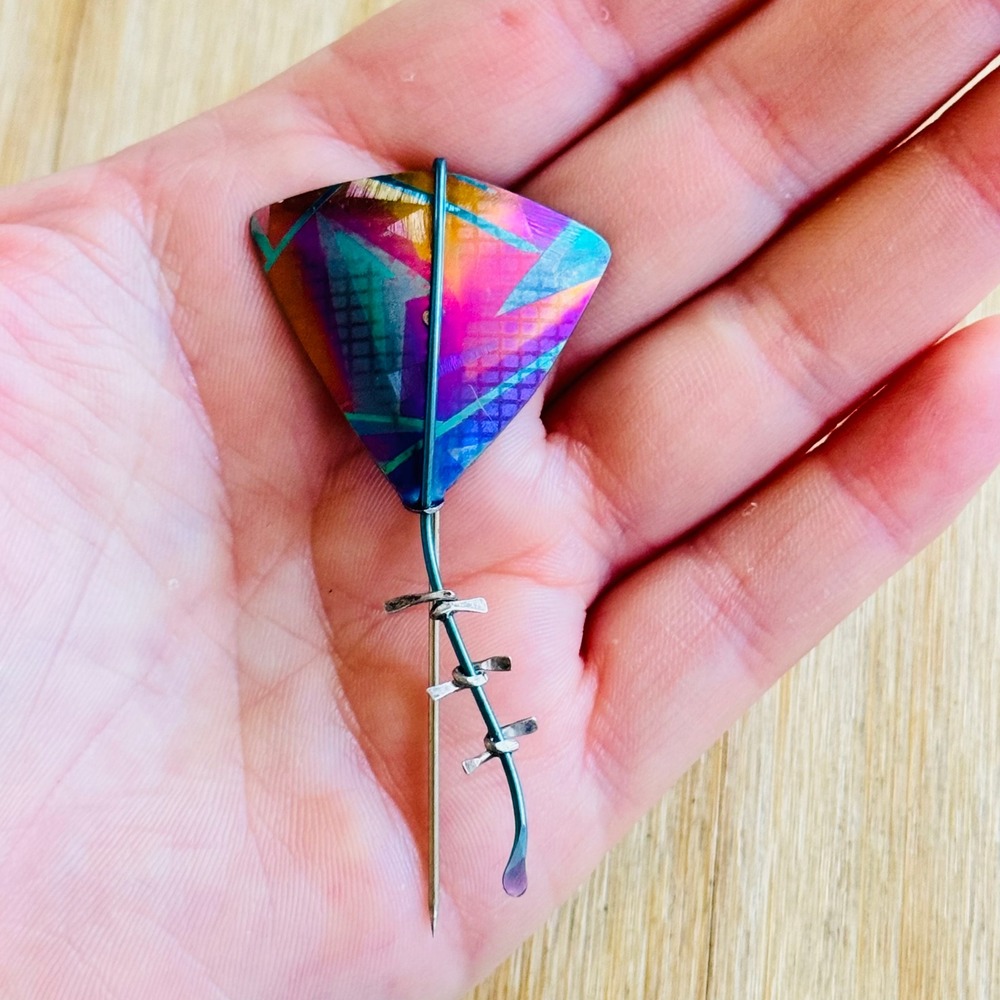 Holly Yashi Anodized Niobium Kite Stick Pin VTG Modernist Whimsical Wearable Art